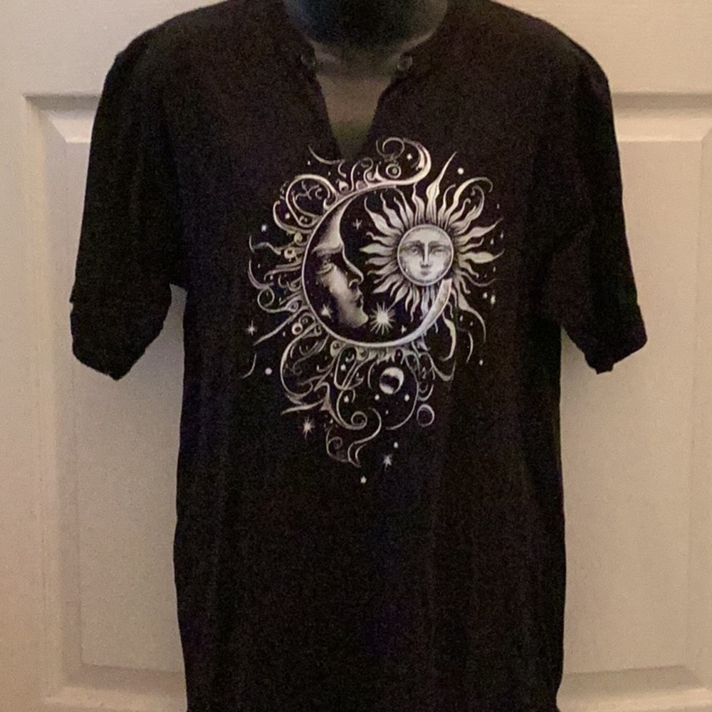 🌙Full Moon & Stars Size Med Unisex Tee Fun to Wear Closet Must Have 🌙
